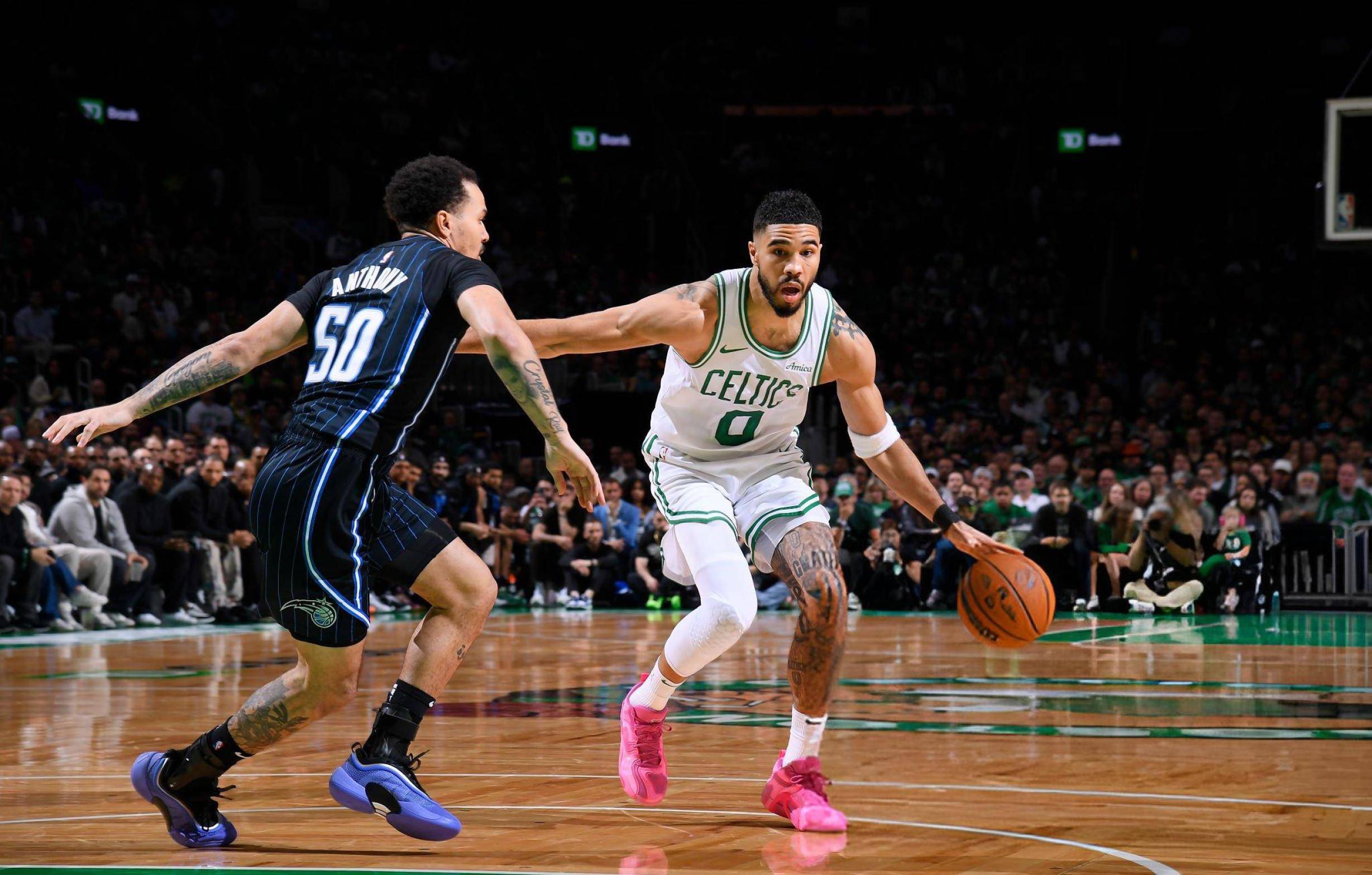 华体会体育-塔图姆在瑞士队比赛中晋级下一阶段，重返赛场引发热议！比赛高潮迭起的简单介绍